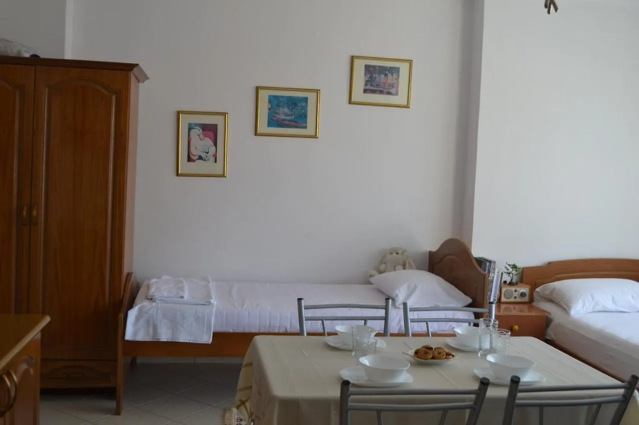 Studio Apartment Golem 0*, גולם אלבניה